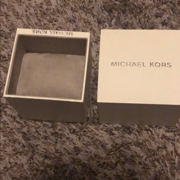 MK watch main image 6